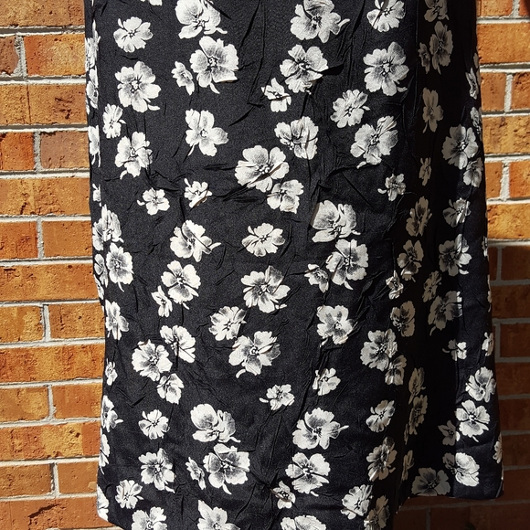 FR Bentley plus black skirt - Picture 4 of 10